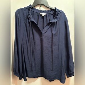 Airy comfortable blouse, small side slits